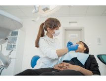 Démographie des chirurgiens-dentistes en 2026 : une profession plus jeune, plus féminine et en pleine mutation